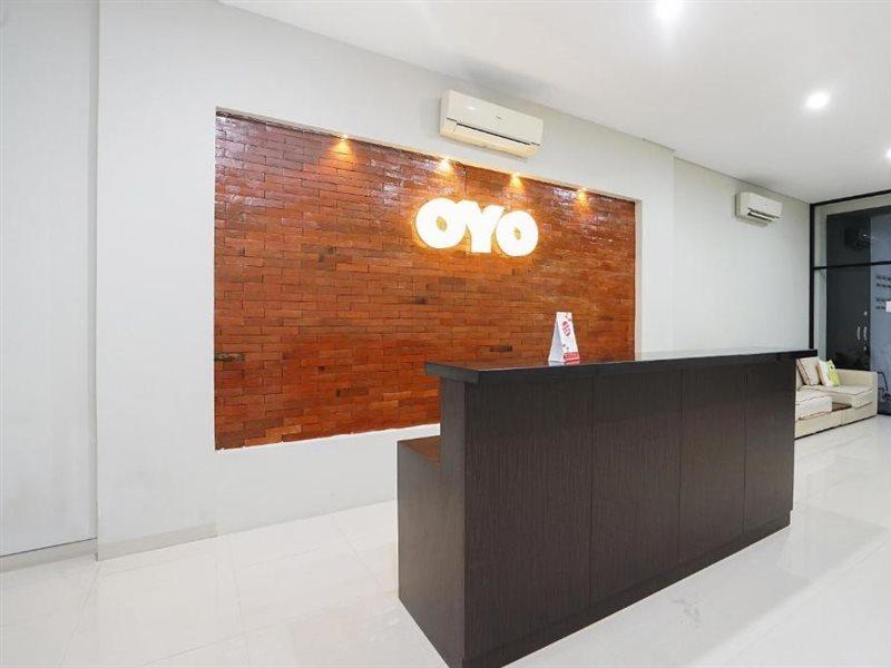 Отель Super Oyo Capital O 449 The Colins Keputih Экстерьер фото
